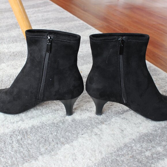 Black faux suede ankle booties - Picture 5 of 8